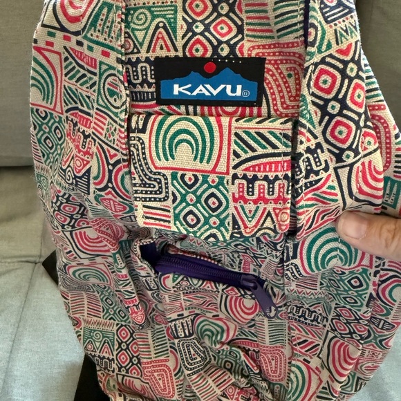 Kavu Multicolor Geometric Sling Bag - Picture 2 of 5